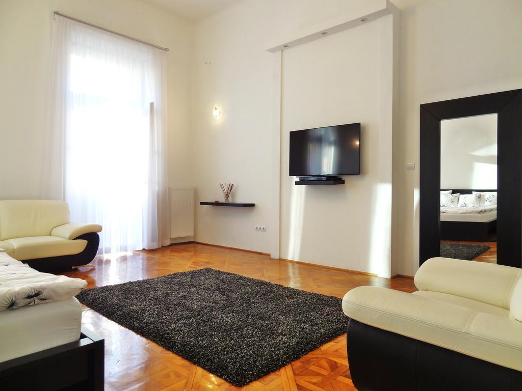 Erzsebet Boulevard Apartment Budapeste Exterior foto